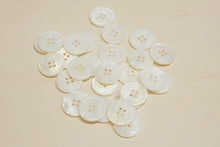 Load image into Gallery viewer, Natural shell buttons - 20mm