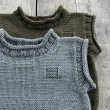 Load image into Gallery viewer, Rudy Rolled Edge Vest & Hat 8ply