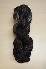 Load image into Gallery viewer, Manos Del Uruguay 10 Ply - discontinued
