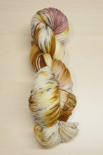 Load image into Gallery viewer, Manos Del Uruguay 4 Ply - discontinued
