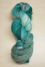 Load image into Gallery viewer, Manos Del Uruguay 4 Ply - discontinued
