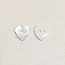 Load image into Gallery viewer, Buttons heart 11mm small
