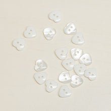 Load image into Gallery viewer, Buttons heart 11mm small
