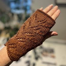 Load image into Gallery viewer, Fern Leaf Mitts
