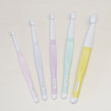 Load image into Gallery viewer, Large crochet hook
