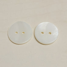 Load image into Gallery viewer, Buttons Freshwater Shell Button natural
