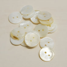 Load image into Gallery viewer, Buttons Freshwater Shell Button natural
