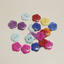 Load image into Gallery viewer, Buttons flower assorted colours style 2
