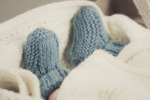Load image into Gallery viewer, Tobias Beanie and Boots BC51 in 8 Ply
