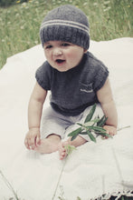 Load image into Gallery viewer, Emmerson Vest and Hat BC53 in 4 Ply

