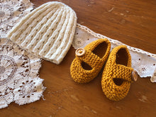 Load image into Gallery viewer, Princess Nova Beanie and Shoes BC77 in 8 Ply
