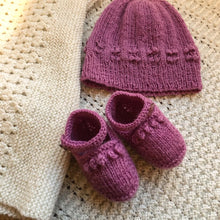 Load image into Gallery viewer, Remy Bobble Hat and Shoes BC78 in 4 Ply
