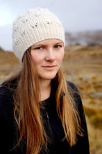 Load image into Gallery viewer, Zoie Hat HC50 in 8 Ply
