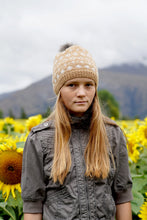 Load image into Gallery viewer, Tea Cup Hat HC41 in 8 Ply
