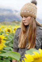 Load image into Gallery viewer, Tea Cup Hat HC41 in 8 Ply
