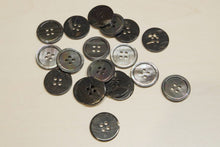 Load image into Gallery viewer, Natural shell buttons - 20mm
