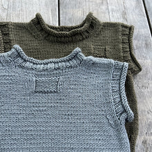 Load image into Gallery viewer, Rudy Rolled Edge Vest &amp; Hat 8ply
