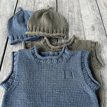 Load image into Gallery viewer, Rudy Rolled Edge Vest &amp; Hat 8ply
