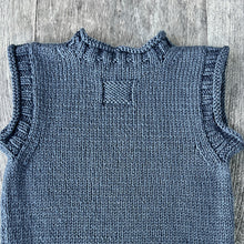 Load image into Gallery viewer, Rudy Rolled Edge Vest &amp; Hat 8ply
