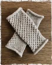 Load image into Gallery viewer, Briar Mitts 5 Ply or fine 8ply
