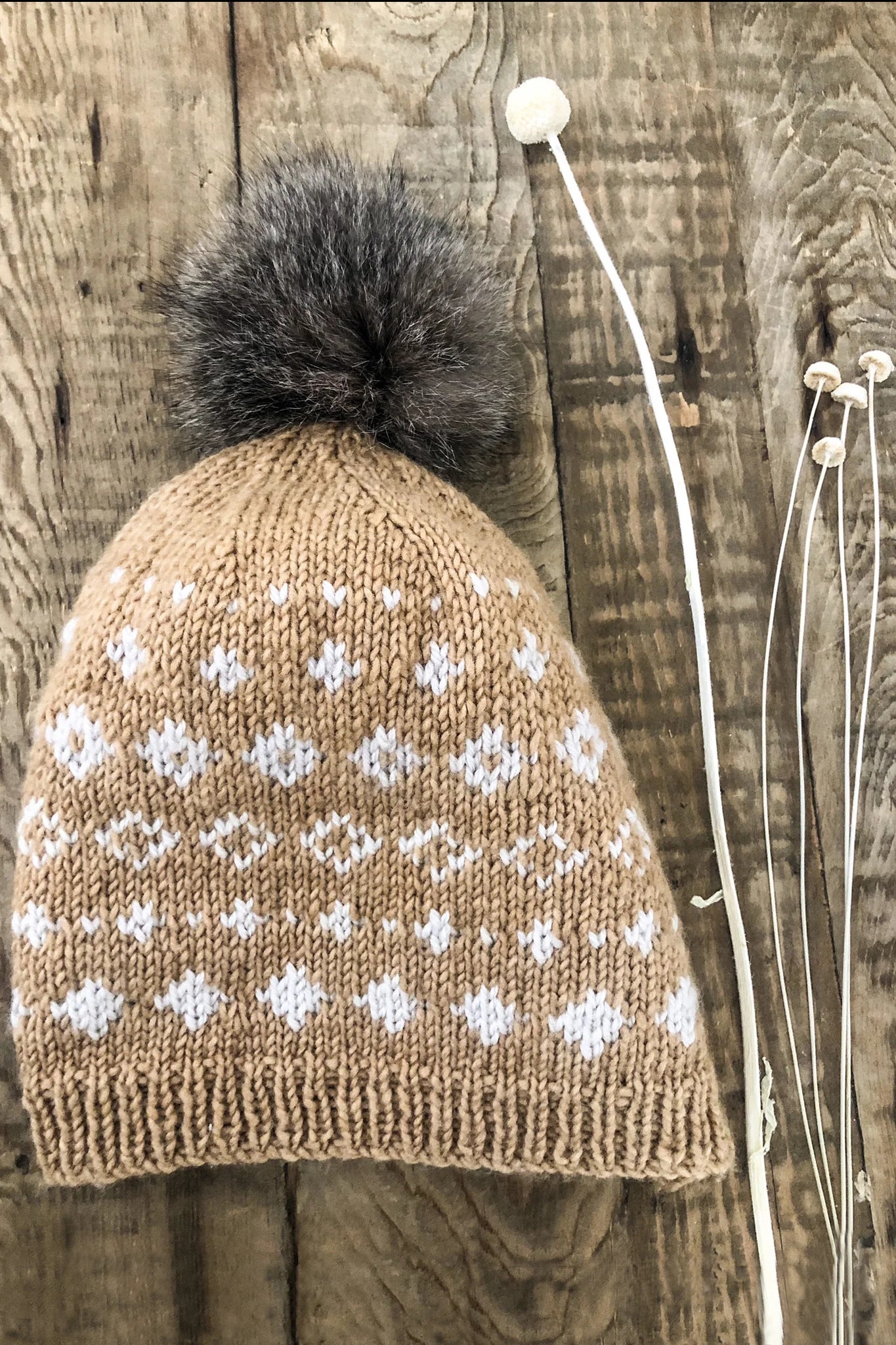 Tea Cup Hat HC41 in 8 Ply