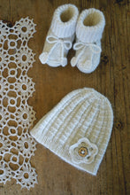 Load image into Gallery viewer, Ariel Hat and Booties BC116 in 4 Ply
