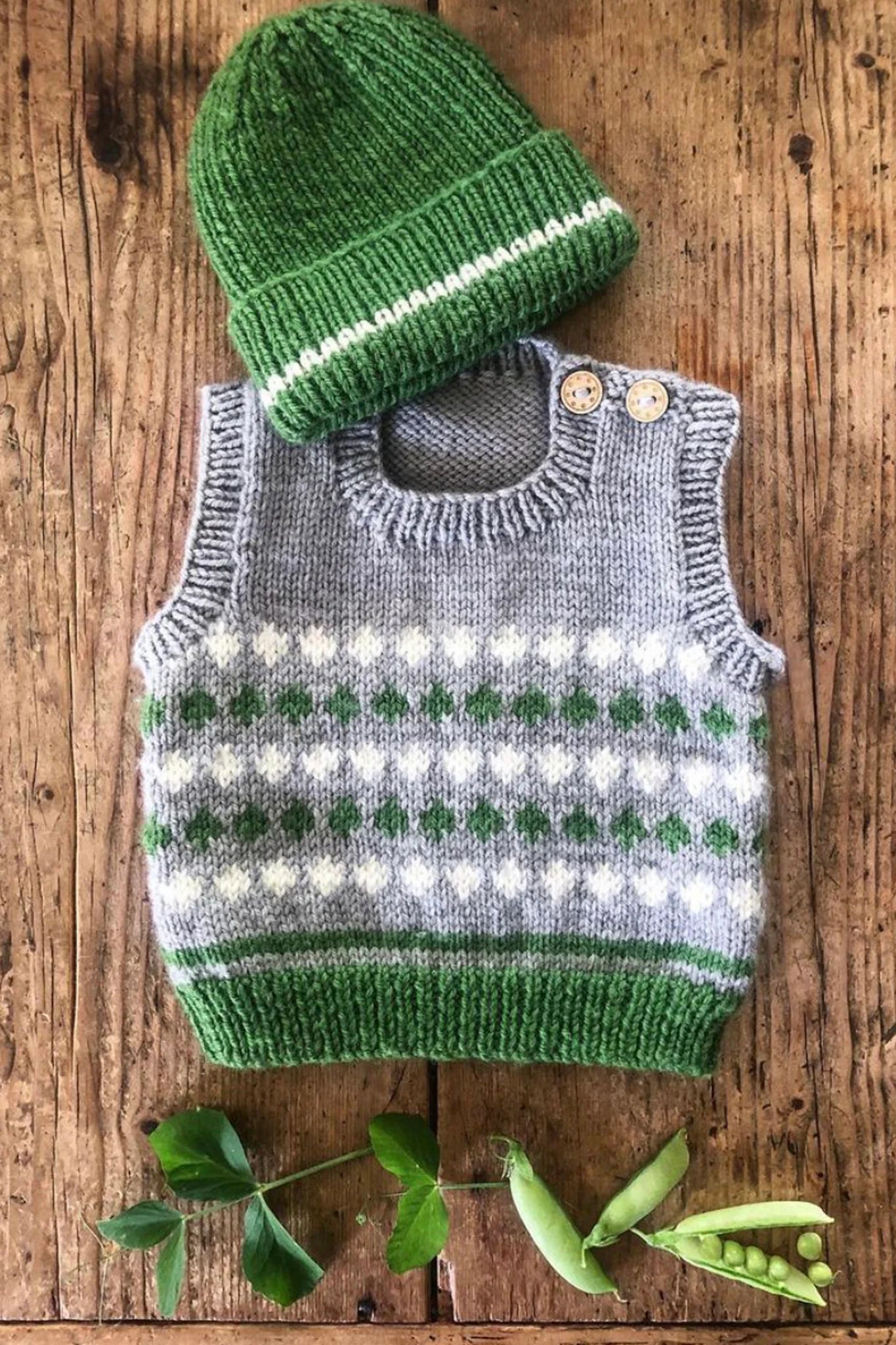 Cypress Vest and Beanie BC118 in 8 Ply