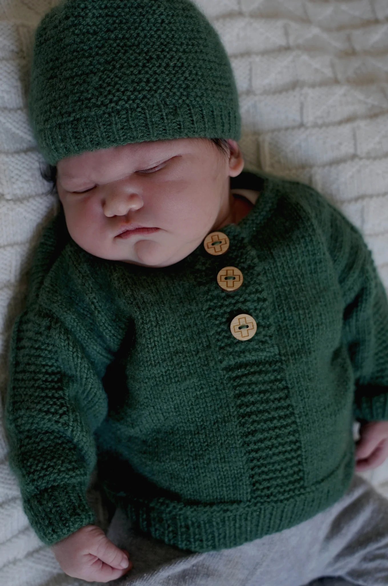 Casey Sweater and Hat BC129 in 4 Ply