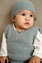 Load image into Gallery viewer, Petite Phoenix Vest and Hat BC131 in 4 Ply

