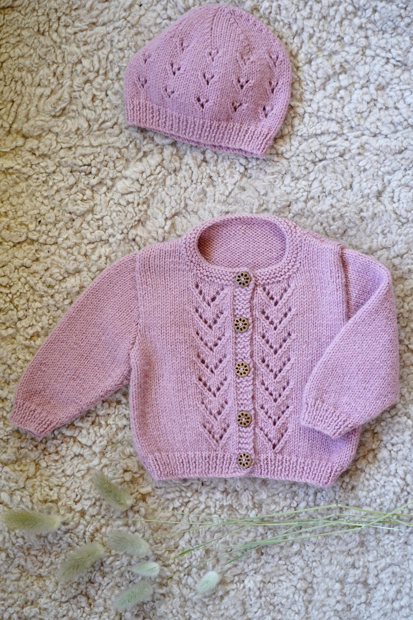 Isla Cardi and Hat BC138 in 4 Ply