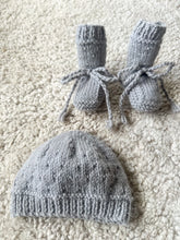 Load image into Gallery viewer, Ari Hat and Booties BC142 in 8 Ply
