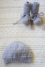 Load image into Gallery viewer, Ari Hat and Booties BC142 in 8 Ply
