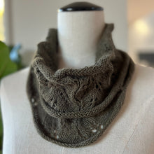 Load image into Gallery viewer, Ahuru Cowl - 8ply
