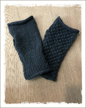 Load image into Gallery viewer, Briar Mitts 5 Ply or fine 8ply
