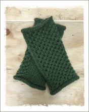 Load image into Gallery viewer, Briar Mitts 5 Ply or fine 8ply
