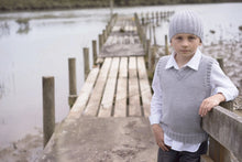 Load image into Gallery viewer, Micah Vest and Beanie LF27 in 8 Ply
