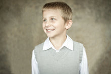Load image into Gallery viewer, Micah Vest and Beanie LF27 in 8 Ply

