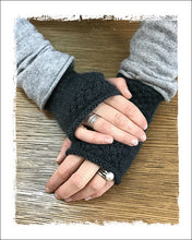 Load image into Gallery viewer, Briar Mitts 5 Ply or fine 8ply
