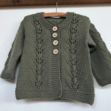 Load image into Gallery viewer, Abby Cardigan &amp; Hat 8ply
