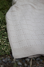 Load image into Gallery viewer, Square Block Blanket BC07 in 8 Ply
