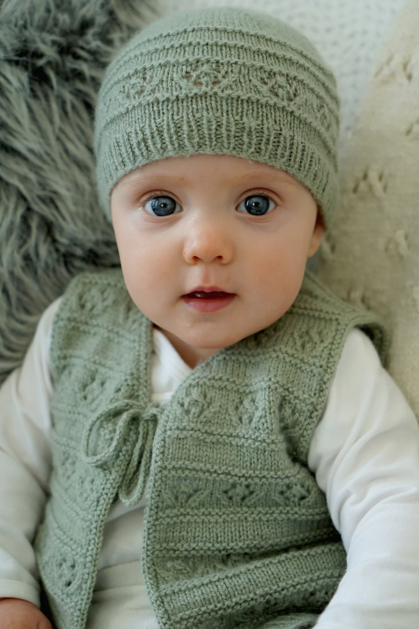 Faith Vest and Hat BC89 in 4 Ply