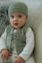 Load image into Gallery viewer, Faith Vest and Hat BC89 in 4 Ply
