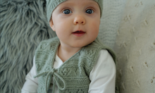 Load image into Gallery viewer, Faith Vest and Hat BC89 in 4 Ply
